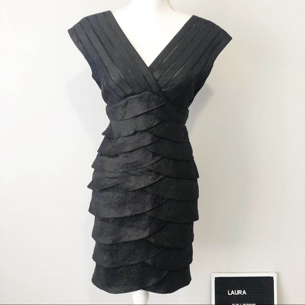 Adriana Papell black scalloped cocktail dress 4 v neck sleeveless party